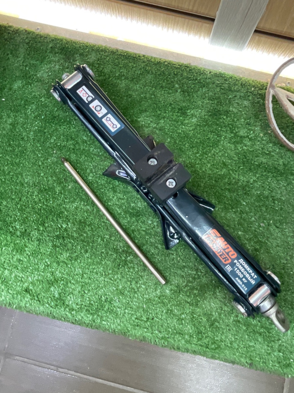 Домкрат AutoMaster AMD515 1500кг