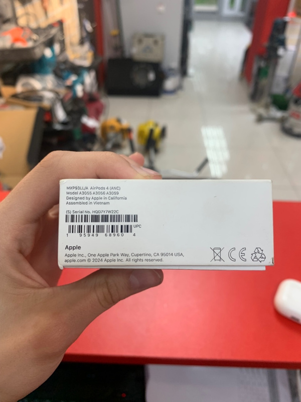 Наушники Apple AirPods 4