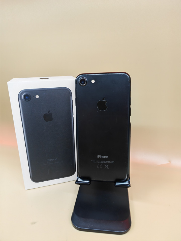 Мобильный телефон Apple iPhone 7